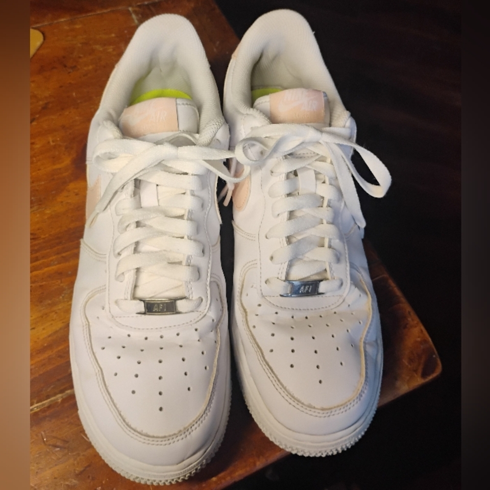 Nike AF1 Women's White and Pink Sneakers